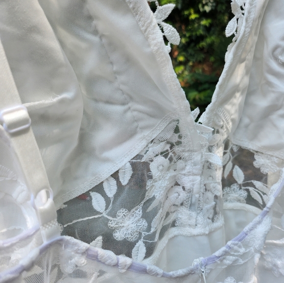 Beautiful Bridal gown. Plus size 3 X - Picture 9 of 16